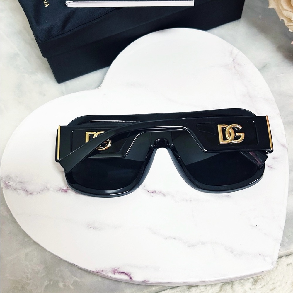 Authentic Dolce & Gabbana Black & Gold DG Mask Unisex Sunglasses - Picture 5 of 13